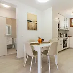 Bright Seaside In Cristianos - Achacay * Los Cristianos (Tenerife)