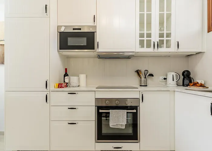 Bright Seaside In Cristianos - Achacay * Los Cristianos (Tenerife)