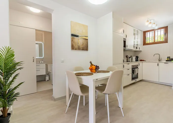 Bright Seaside In Cristianos - Achacay * Los Cristianos (Tenerife)